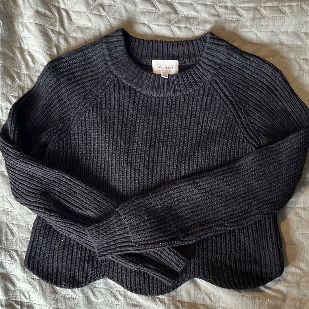 Wilfred Gray Crew Neck Sweater with Ribbed Knit